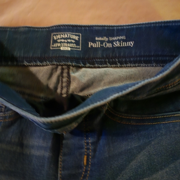 Levi's pull on skinny jeans - Picture 8 of 9